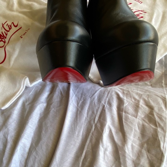 AUTH Christian Louboutin's - Picture 7 of 12